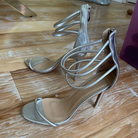 Silver heels size 9 worn once - Picture 2 of 4